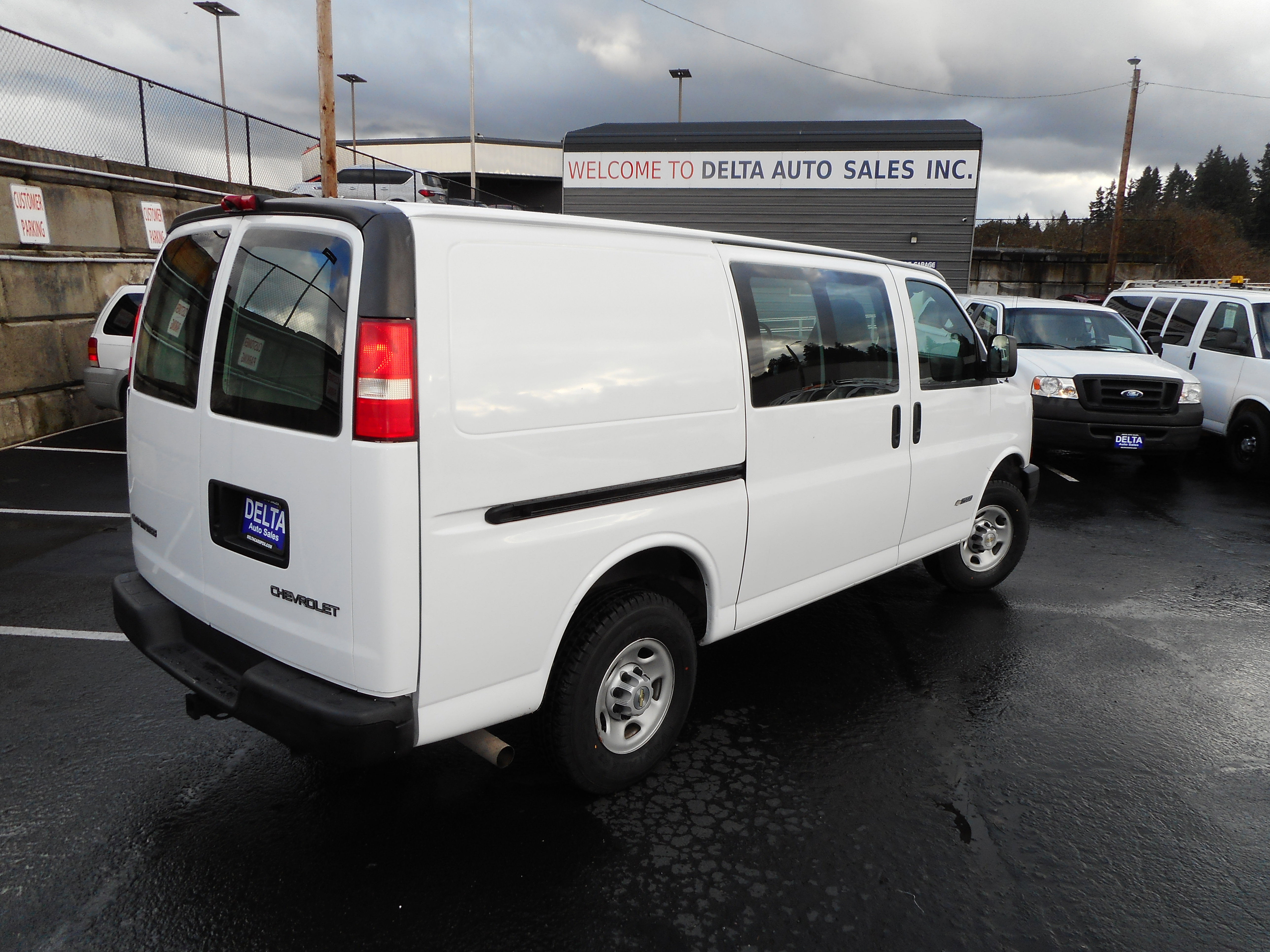 Used 2006 Chevrolet Express 2500 w/ Power and Light Package image 11