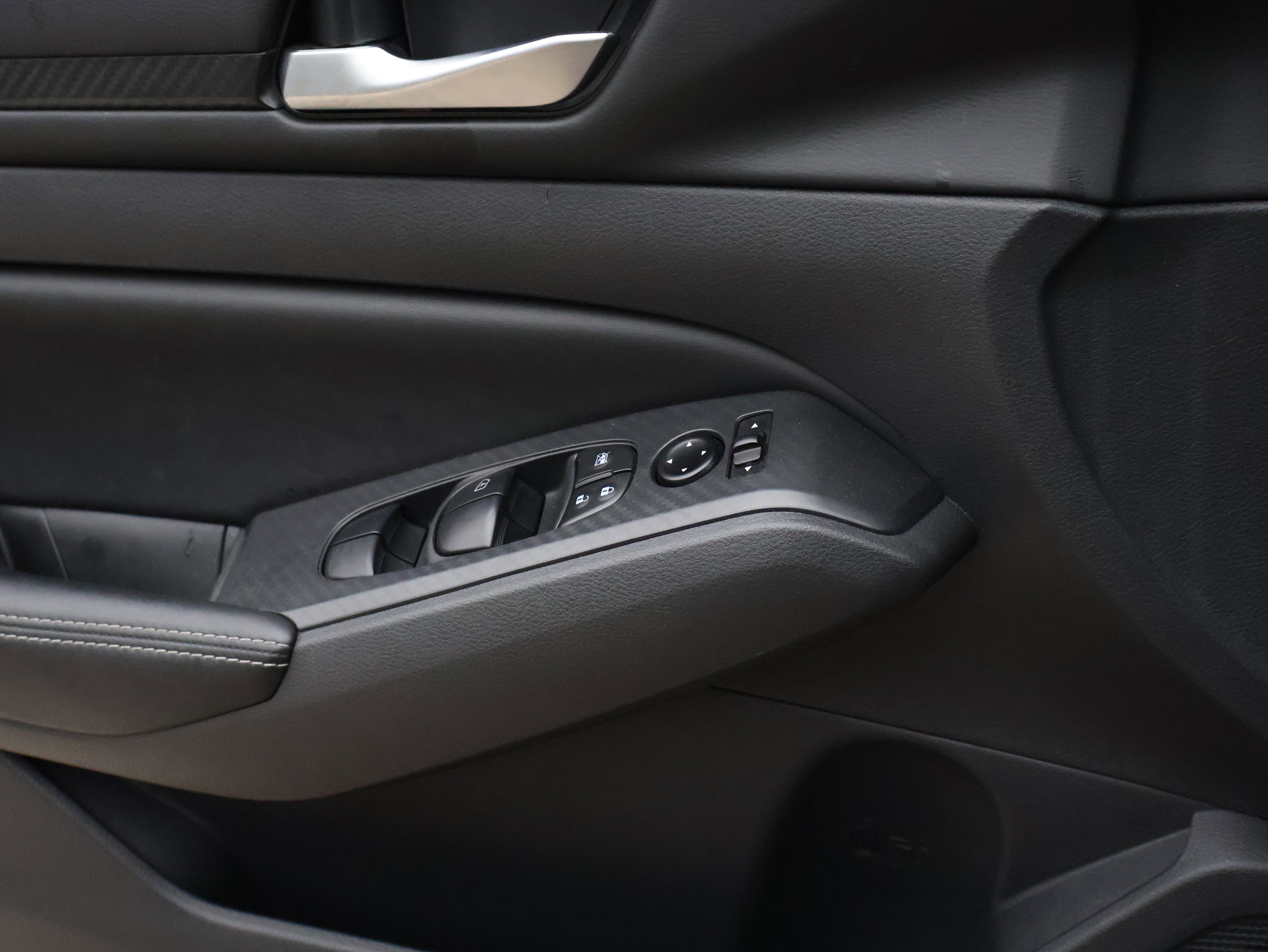 Used 2025 Nissan Altima 2.5 SV image 40