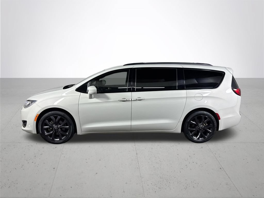 Used 2019 Chrysler Pacifica Touring-L FWD image 9
