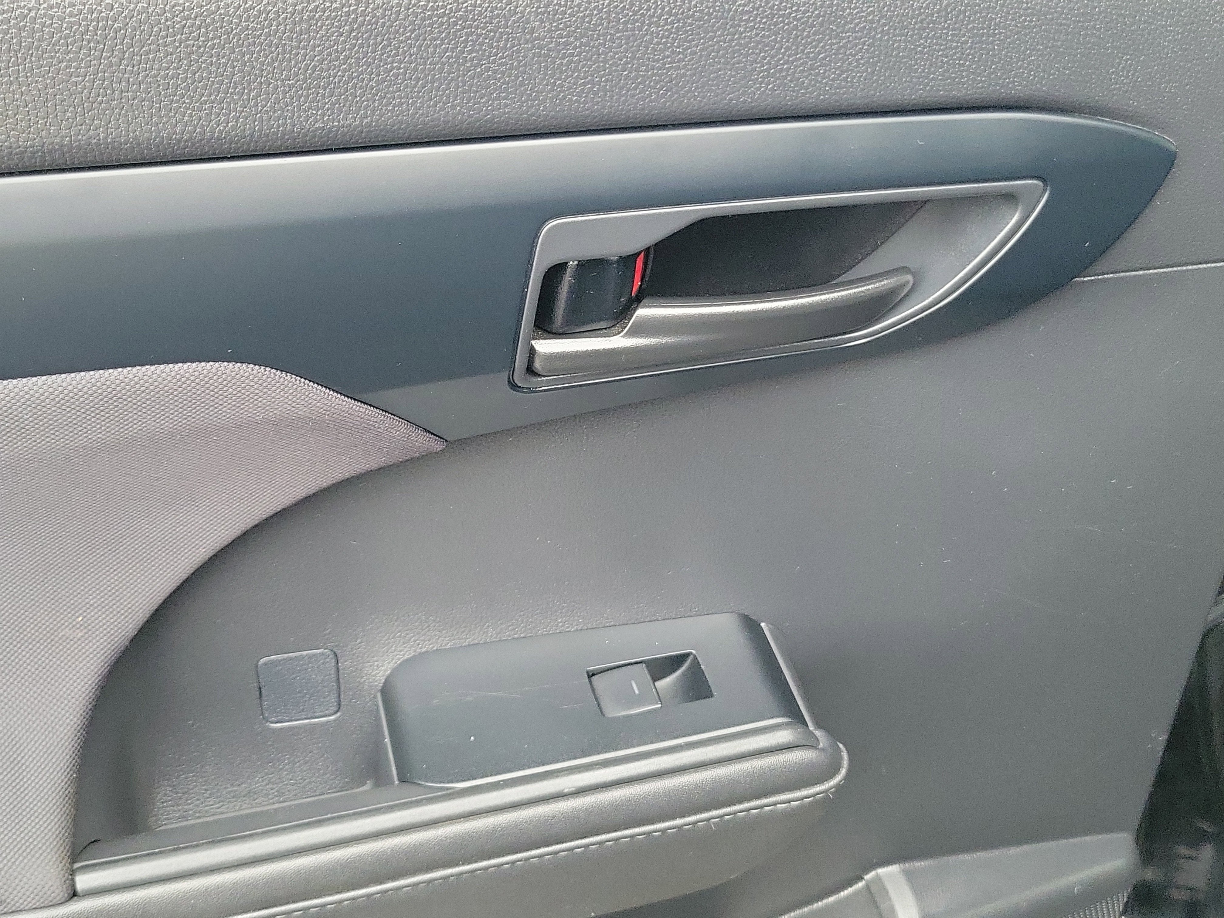 Certified 2020 Toyota Highlander LE image 32