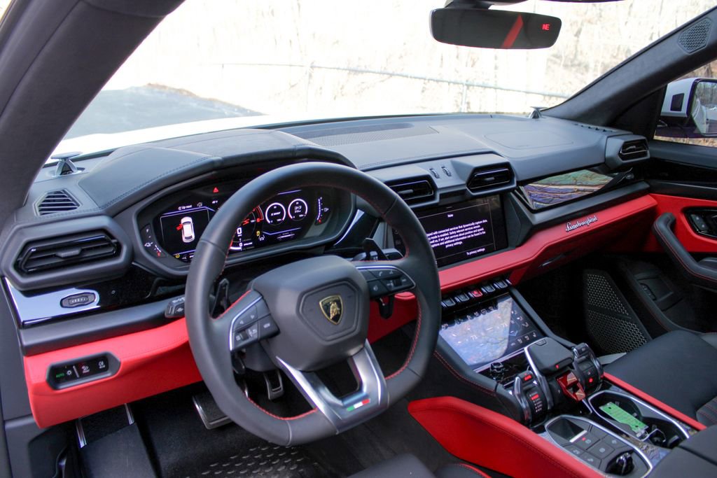 Used 2025 Lamborghini Urus SE image 9