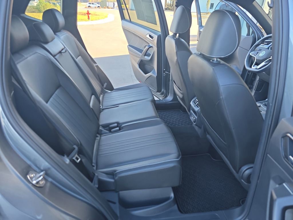 Certified 2023 Volkswagen Tiguan SE R-Line AWD/4WD image 18