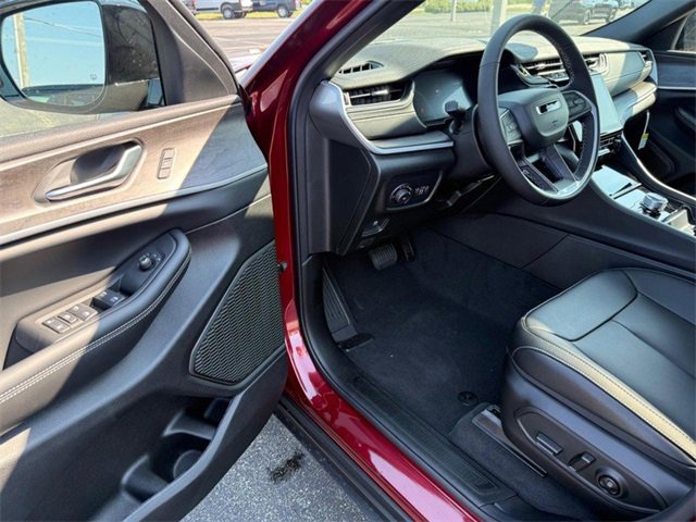 New 2025 Jeep Grand Cherokee L Limited w/ Black Appearance Package image 19