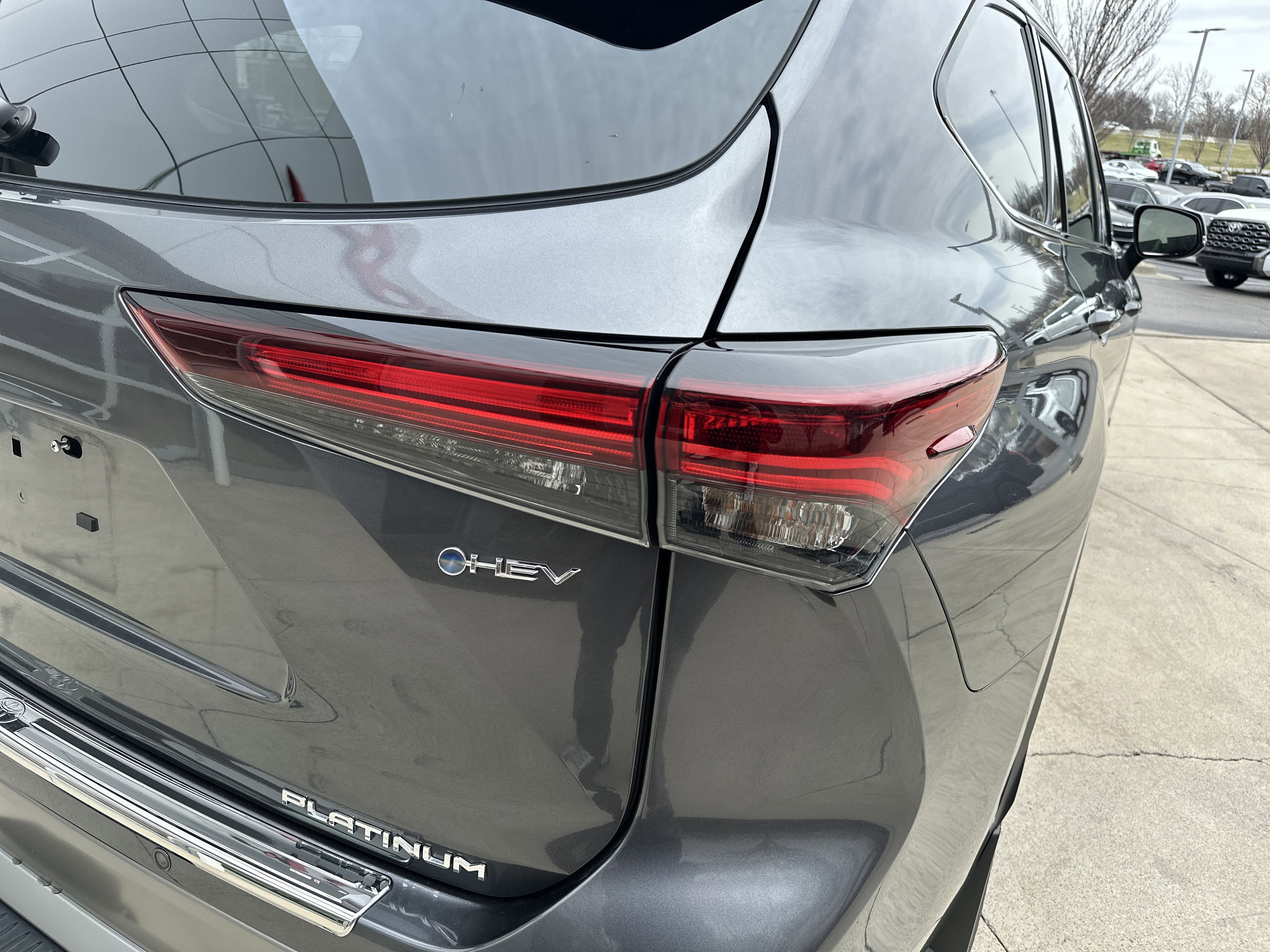 Used 2025 Toyota Highlander Platinum image 12