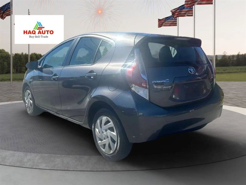 Used 2015 Toyota Prius C One image 7