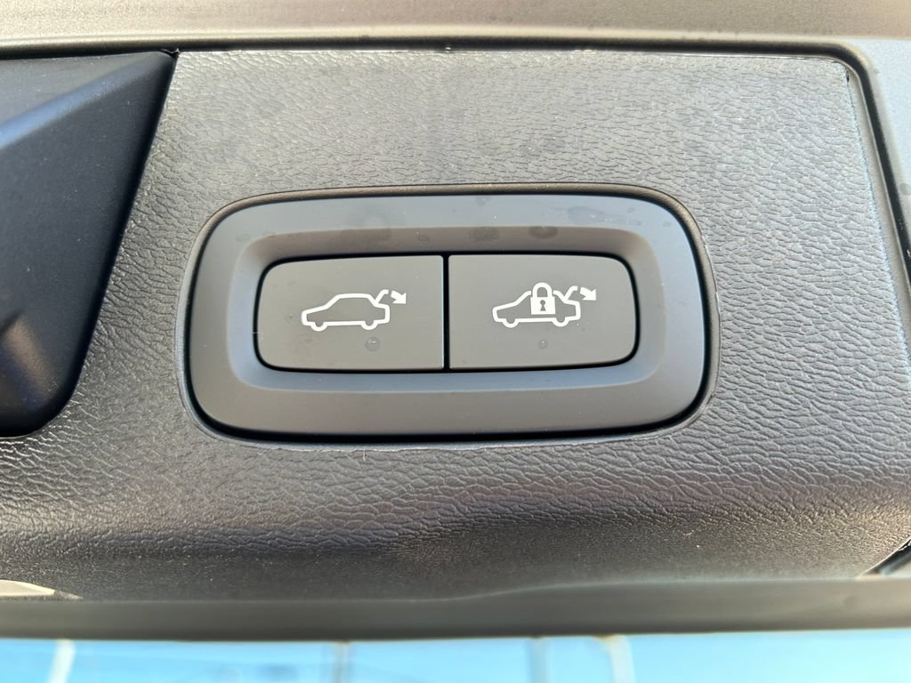 New 2026 Volvo XC60 B5 Plus w/ Climate Package AWD/4WD image 12