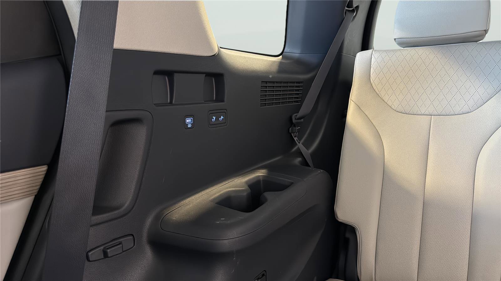 Used 2021 Hyundai Palisade SEL w/ Premium Package FWD image 32