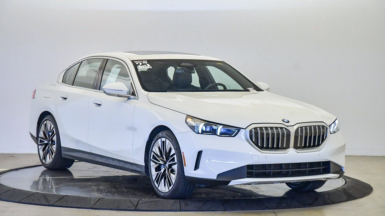 Used 2025 BMW 530i image 6