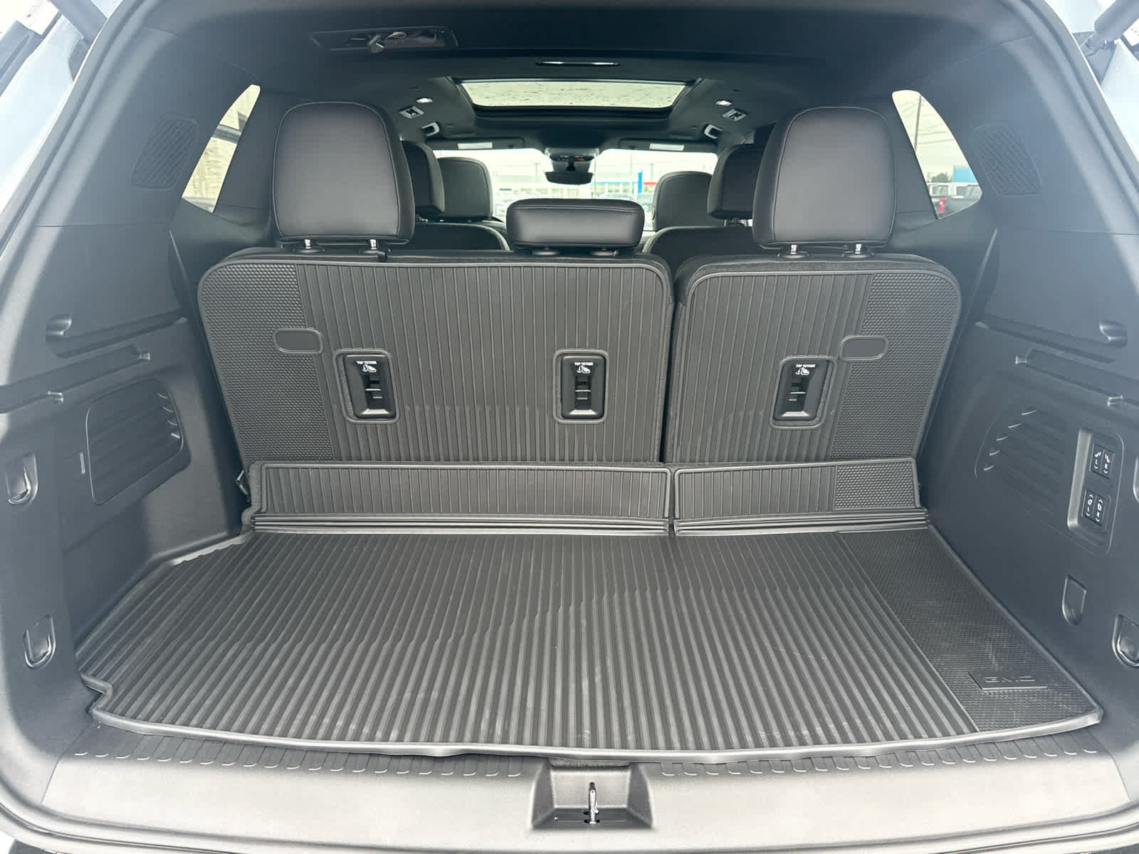 New 2027 GMC Acadia Denali w/ LPO, Floor Liner Package AWD/4WD image 26