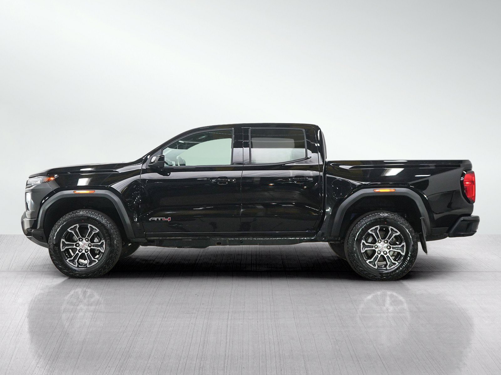 Used 2024 GMC Canyon AT4 w/ Technology Package AWD/4WD image 2