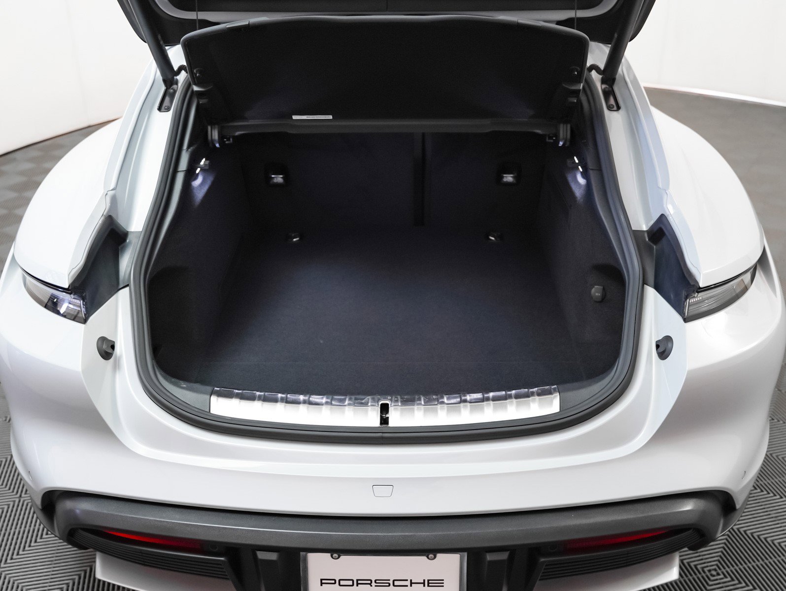 Certified 2025 Porsche Taycan 4 Cross Turismo image 27