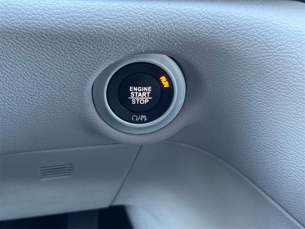 Used 2024 Chrysler Pacifica Touring-L image 29