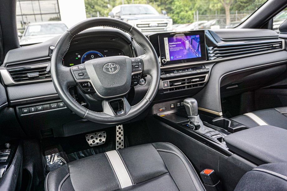 Used 2025 Toyota Camry SE image 23