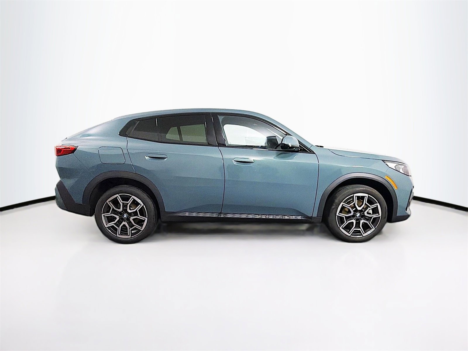 Used 2024 BMW X2 xDrive28i w/ Premium Package image 8