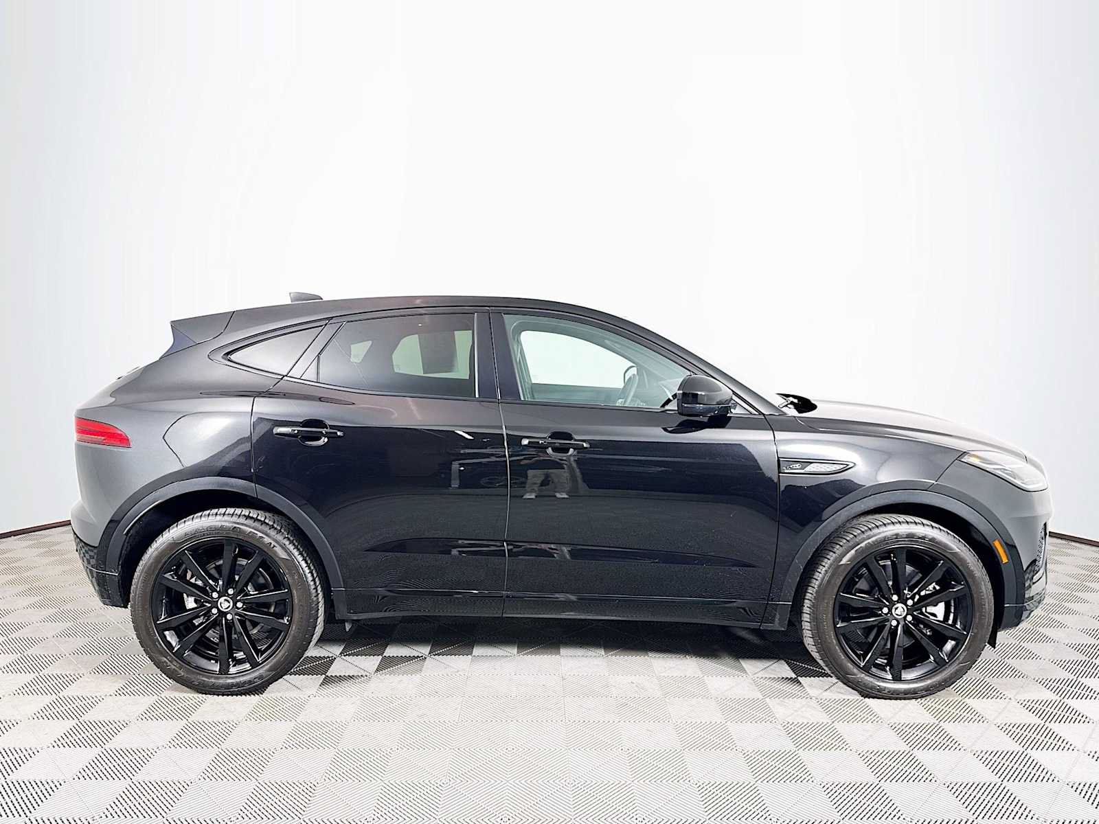 Used 2024 Jaguar E-PACE R-Dynamic SE AWD/4WD image 4