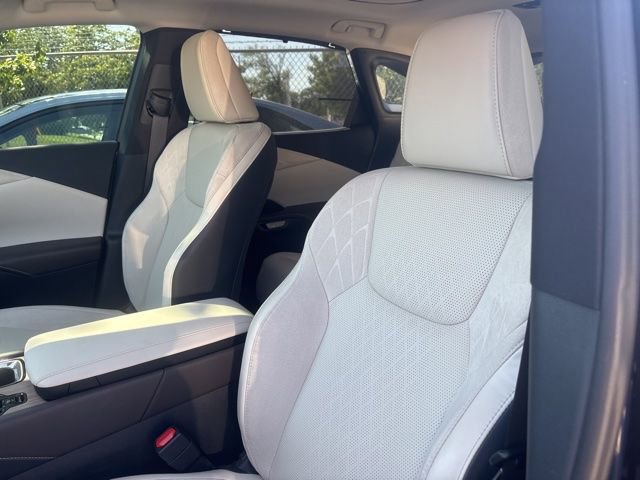 Used 2025 Lexus RX 350 w/ Convenience Package image 2