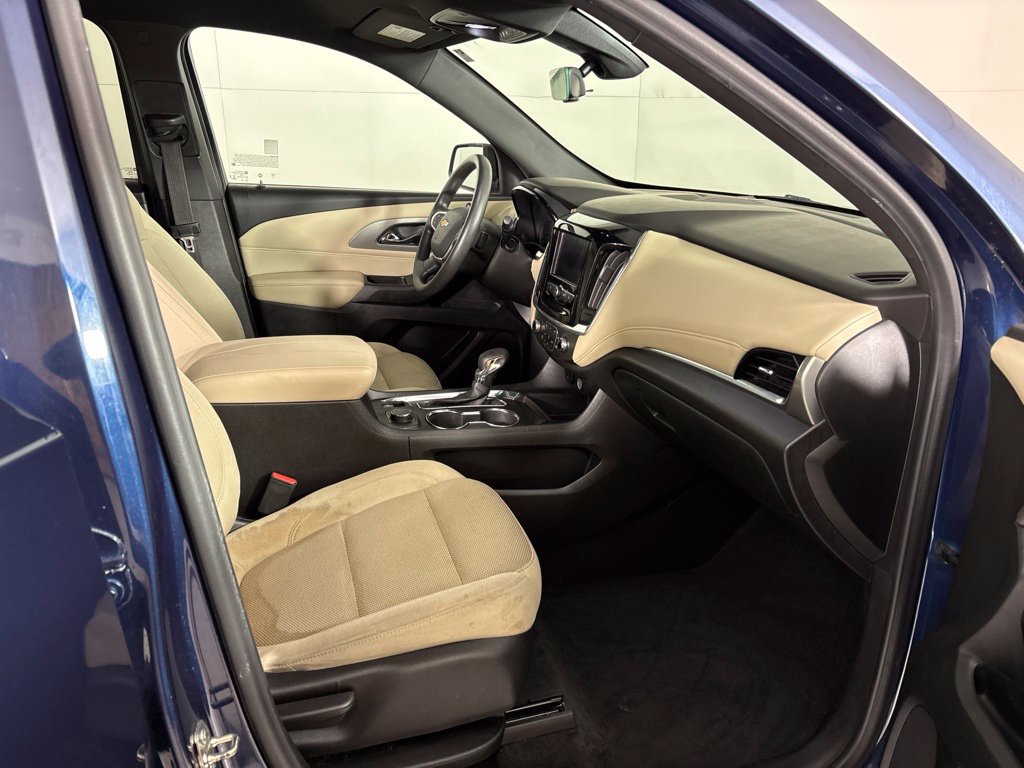 Used 2022 Chevrolet Traverse LS FWD image 18