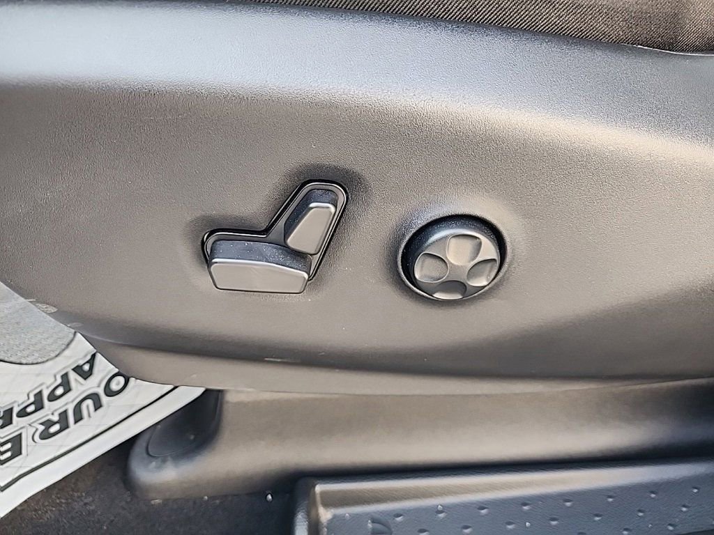 Used 2023 Chrysler Pacifica Limited w/ S Appearance Package image 12