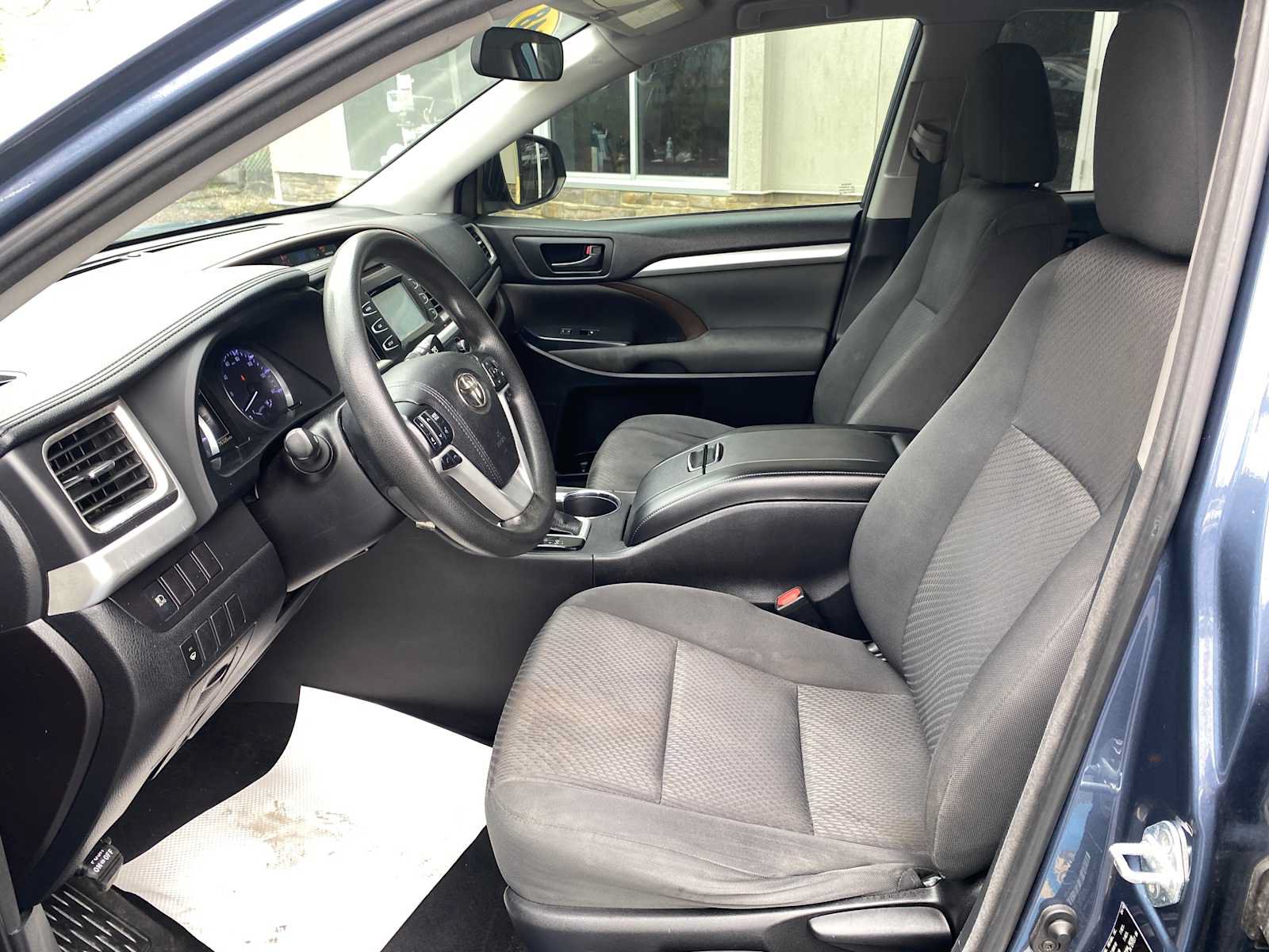 Used 2018 Toyota Highlander LE FWD image 9