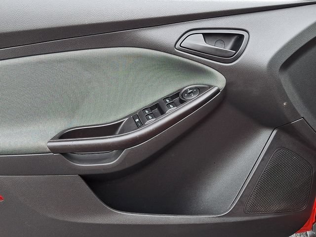 Used 2012 Ford Focus SE w/ SE Winter Pkg FWD image 13