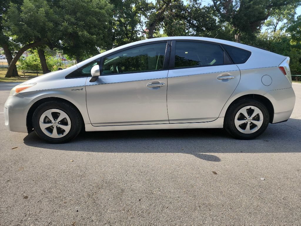 Used 2014 Toyota Prius Two FWD image 4
