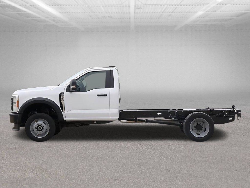 New 2025 Ford F550 4x4 Regular Cab Super Duty image 5