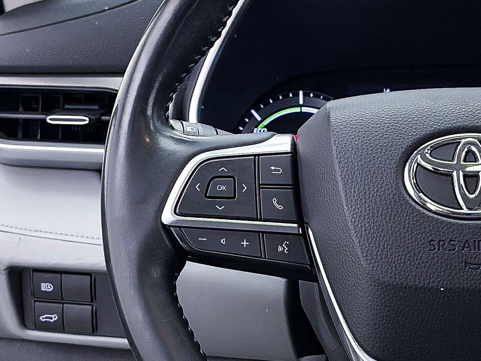 Used 2020 Toyota Highlander XLE AWD/4WD image 29