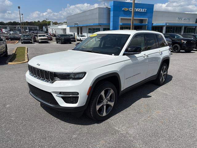 Used 2023 Jeep Grand Cherokee Limited w/ Luxury Tech Group II image 3