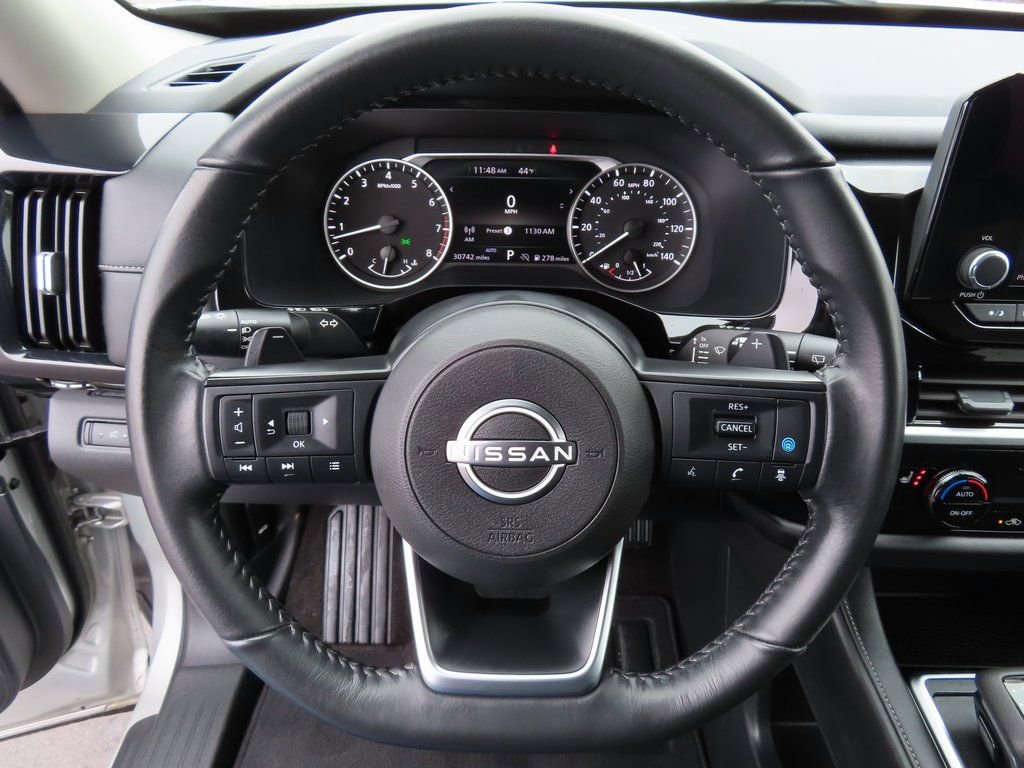 Used 2025 Nissan Pathfinder SV image 16