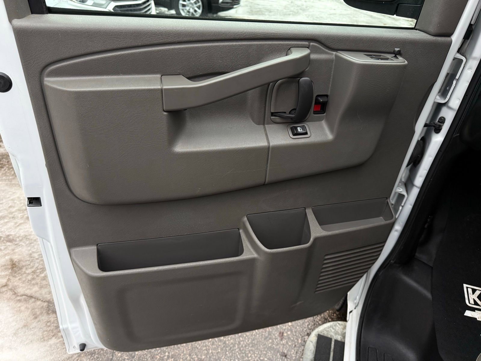 Used 2023 GMC Savana 2500 image 9