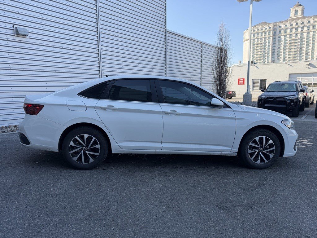 Used 2024 Volkswagen Jetta S image 3