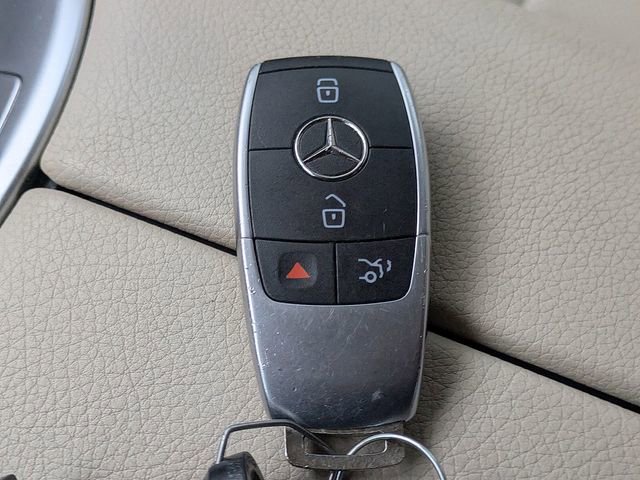 Used 2020 Mercedes-Benz GLC 300 image 32