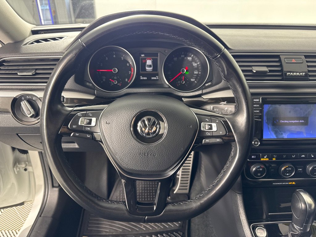 Used 2019 Volkswagen Passat 2.0T SE R-Line image 15