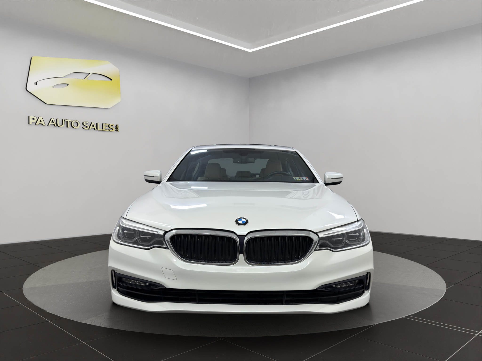 Used 2017 BMW 540i xDrive image 2