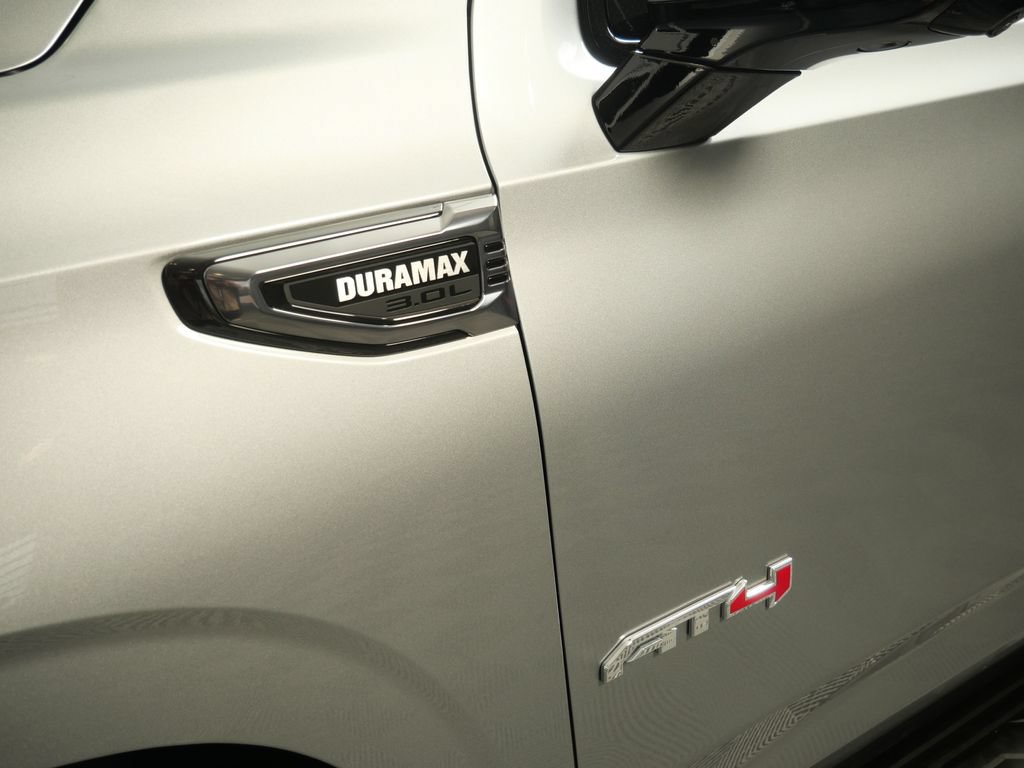 Used 2025 GMC Yukon AT4 w/ Premium Trailering Package AWD/4WD image 9