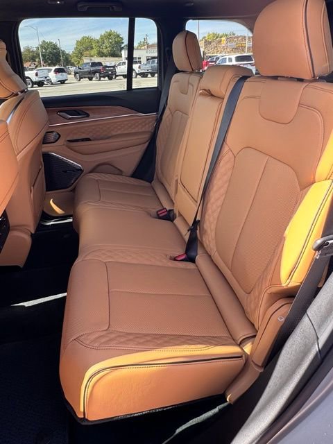 New 2025 Jeep Grand Cherokee Summit image 12