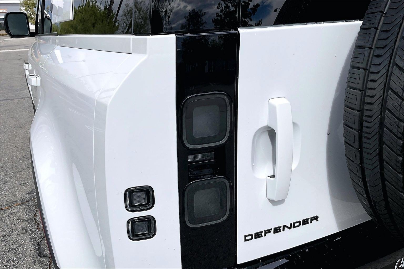 New 2026 Land Rover Defender 110 S AWD/4WD image 8
