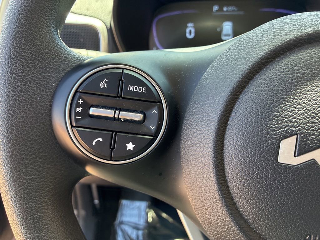 Used 2025 Kia Soul LX FWD image 25