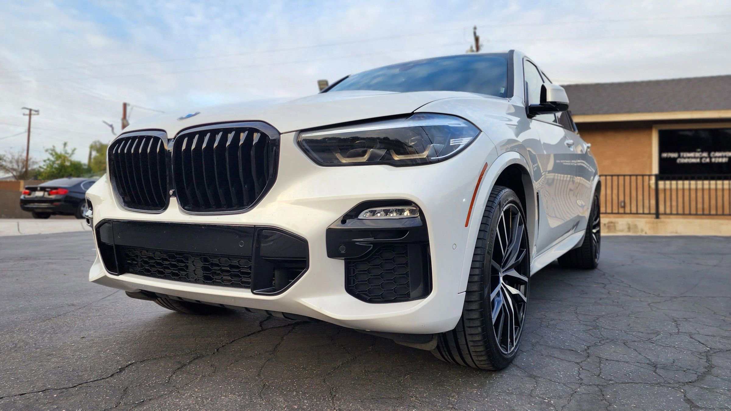 Used 2020 BMW X5 M50i w/ Premium Package image 6