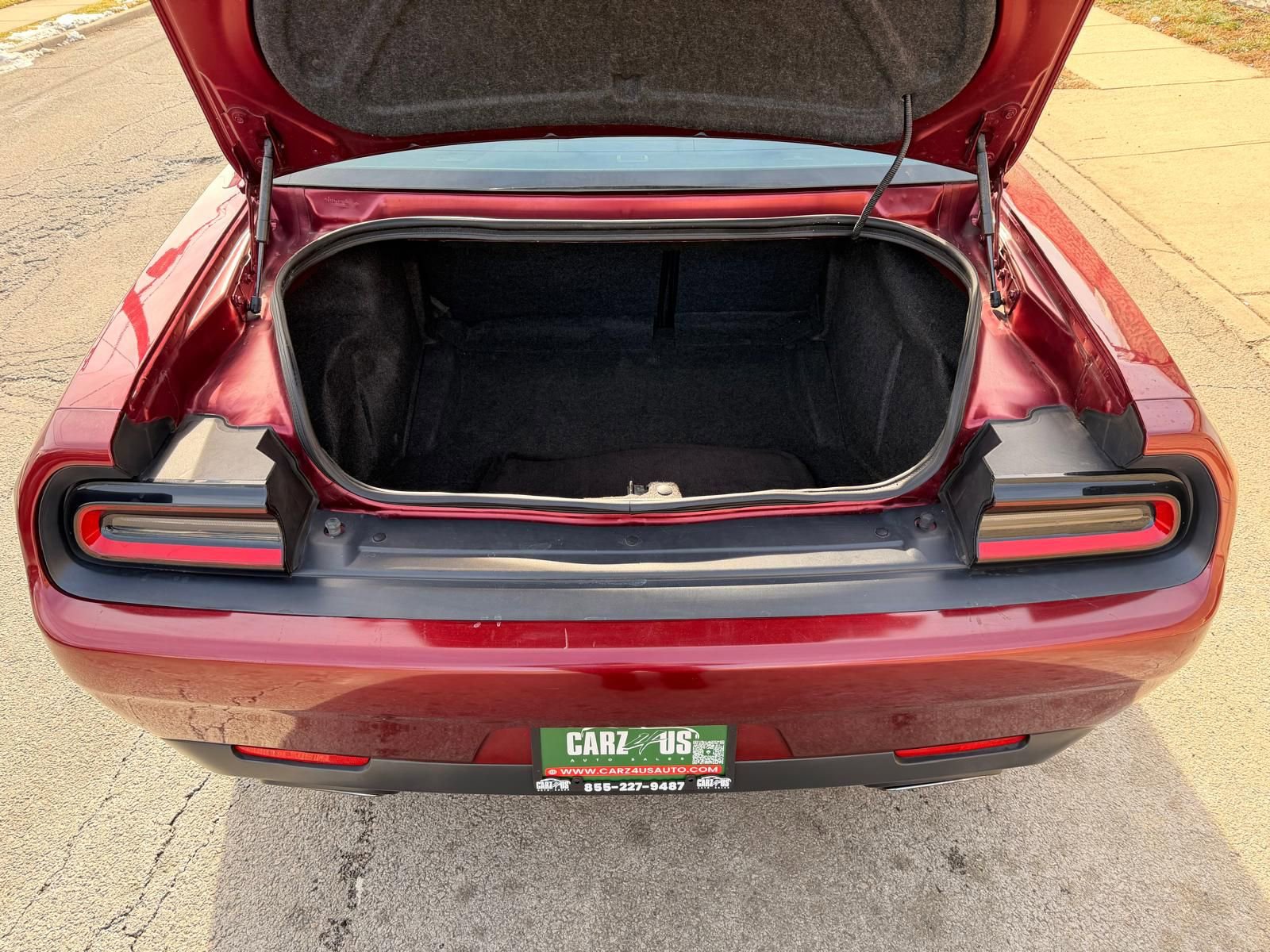 Used 2018 Dodge Challenger SXT RWD image 14
