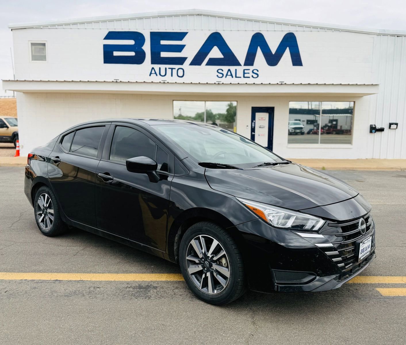 Used 2023 Nissan Versa SV FWD image 1