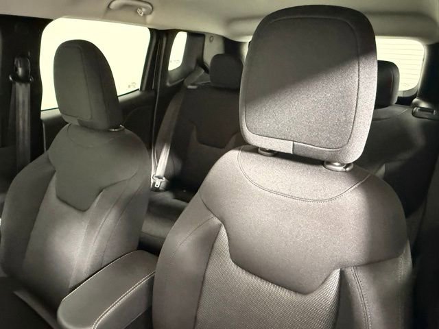 Used 2023 Jeep Renegade Latitude AWD/4WD image 32
