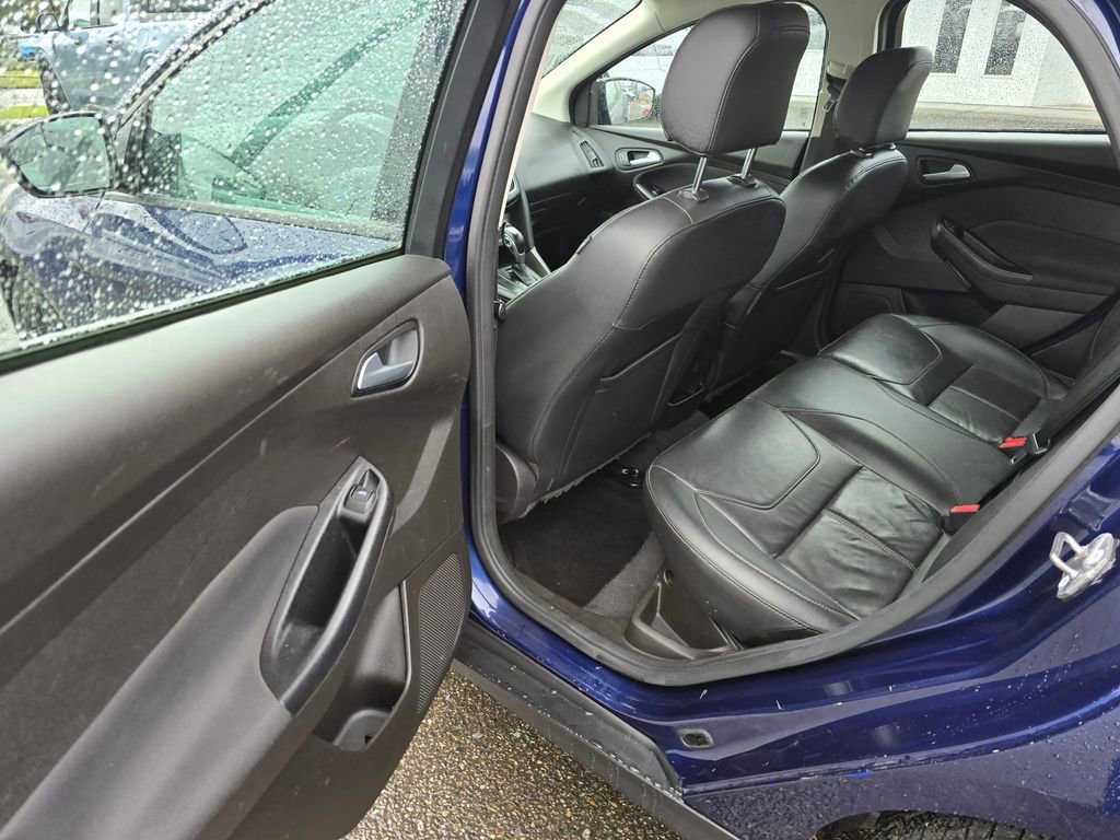 Used 2016 Ford Focus SE w/ Equipment Group 201A image 10