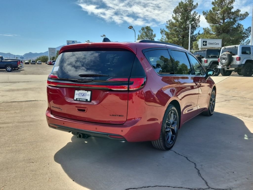 New 2025 Chrysler Pacifica Limited w/ Trailer Tow Group FWD image 5