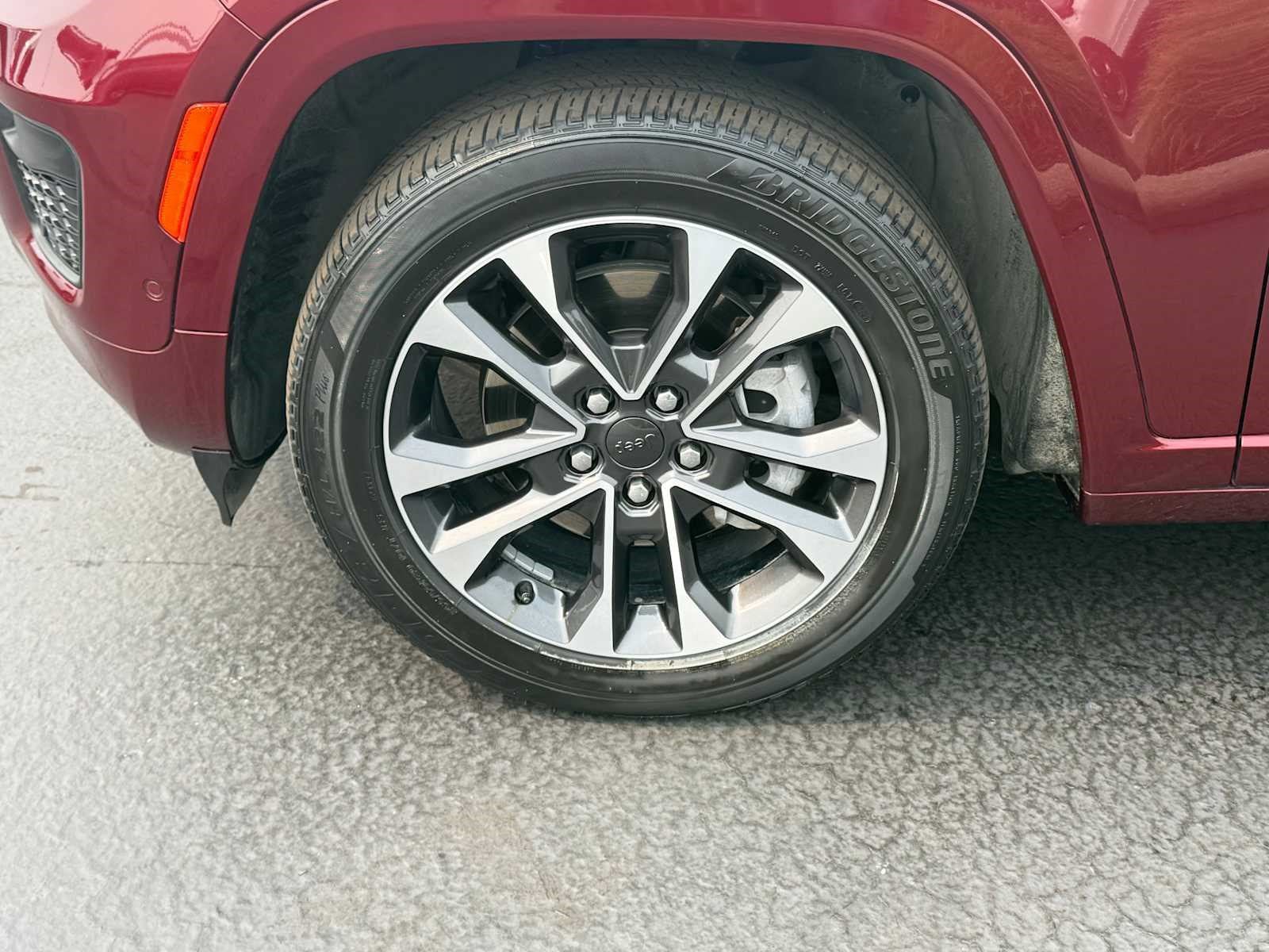 Used 2024 Jeep Grand Cherokee L Overland w/ Luxury Tech Group IV AWD/4WD image 10