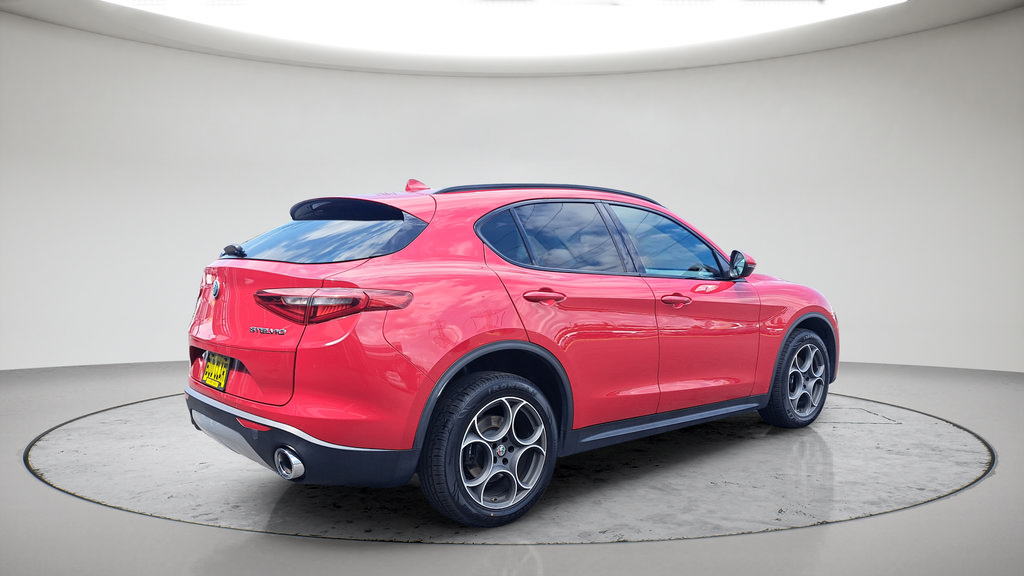 Used 2018 Alfa Romeo Stelvio Sport w/ Quick Order Package 22J Sport AWD/4WD image 3