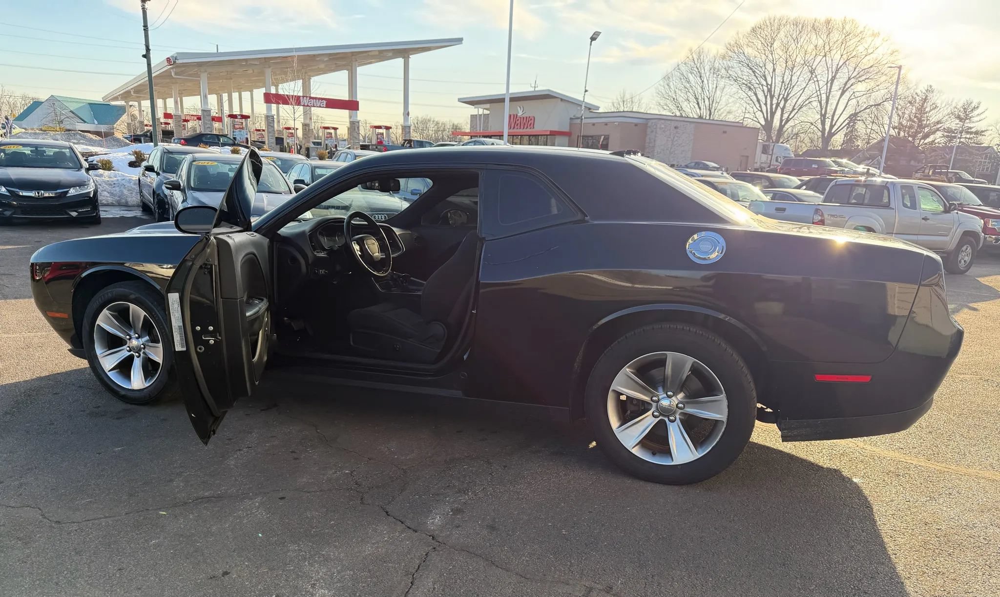 Used 2016 Dodge Challenger SXT image 17