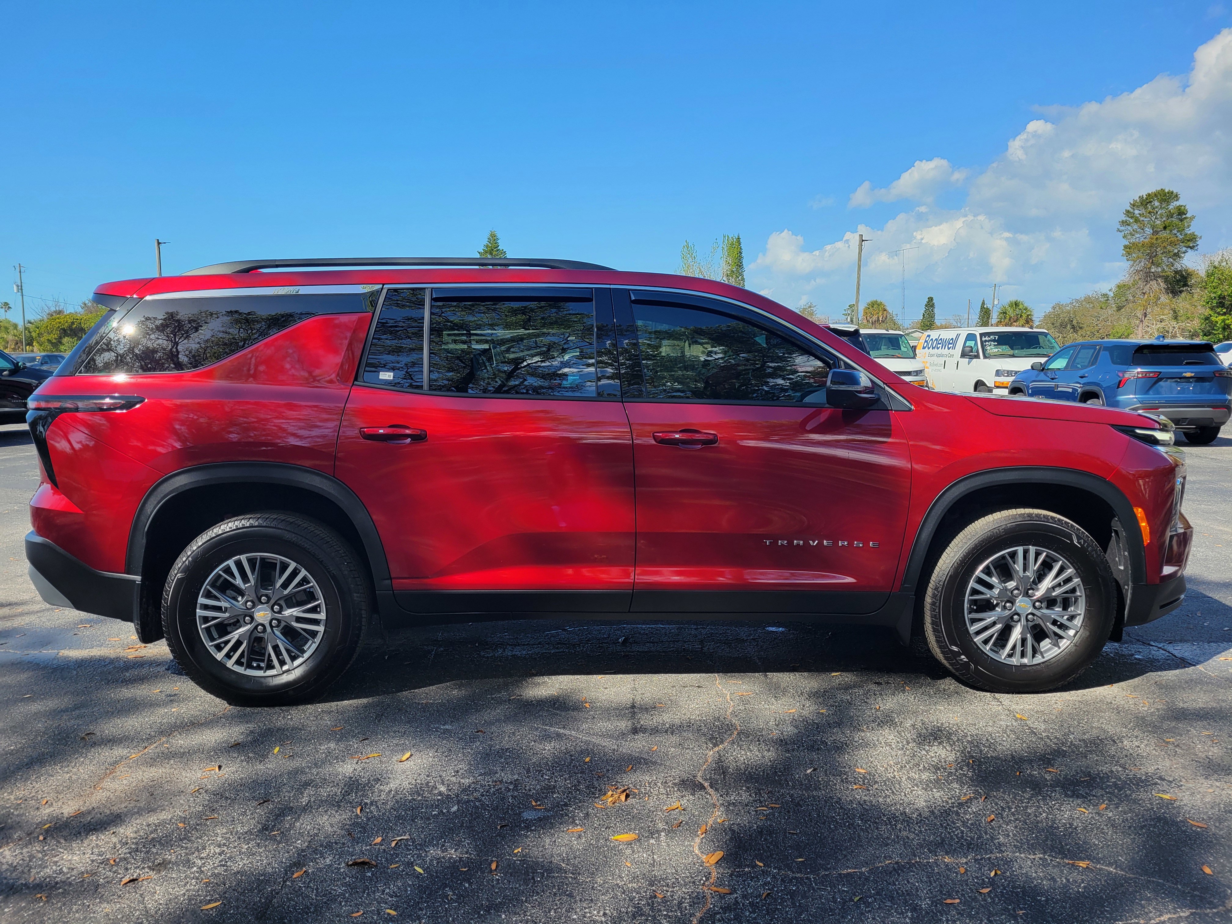 Certified 2026 Chevrolet Traverse LT w/ Driver Confidence Package FWD image 4