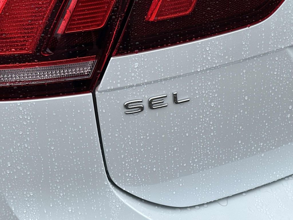 Certified 2023 Volkswagen Tiguan SEL R-Line image 13