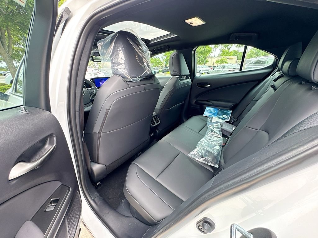 New 2026 Lexus UX 300h FWD image 32